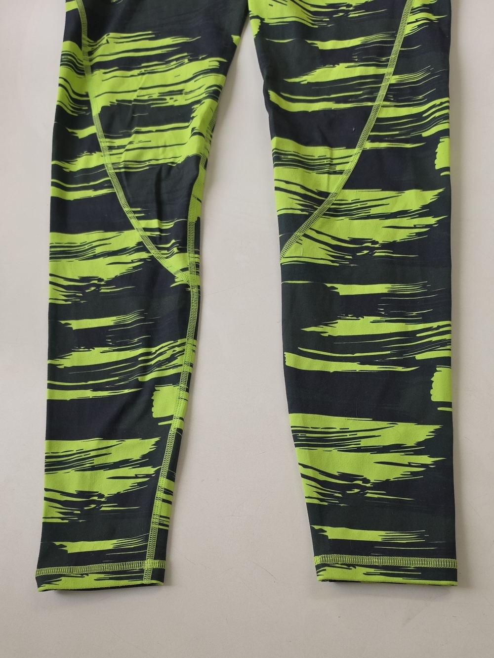 Alphalete Surface Pocket Leggings - Picture 8 of 10